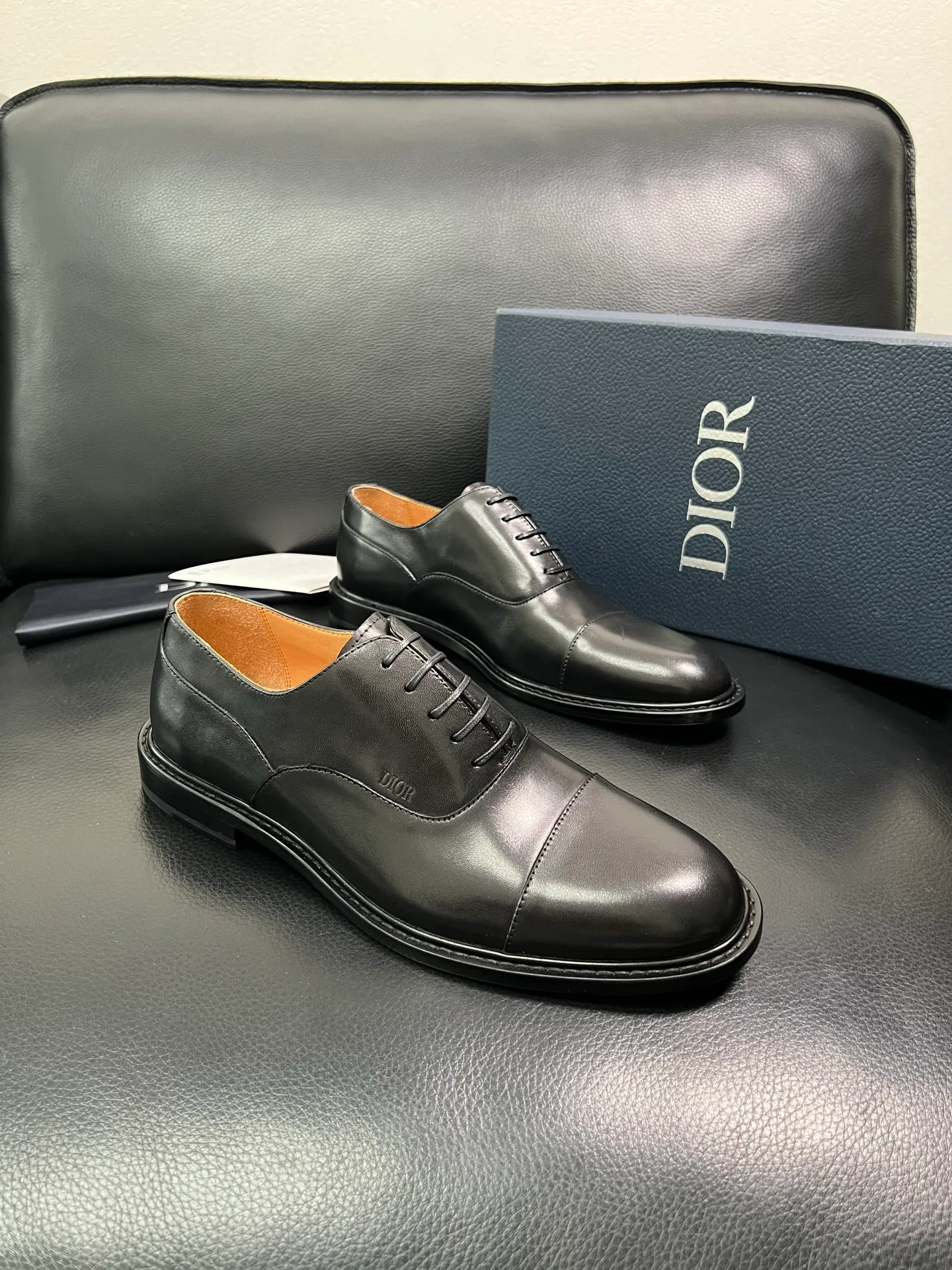 Men's shoes 💰940 Dior top purchasing agent, synchronized with Dior counters, original factory configuration, imported Italian cowhide, fully imported water-dyed cowhide lining, sole: original factory special supply, original sole super comfortable, original factory follow-up order 🔍🔍High quality, welcome to compare, code number 39-44 (can be ordered 38 45 46) 85868